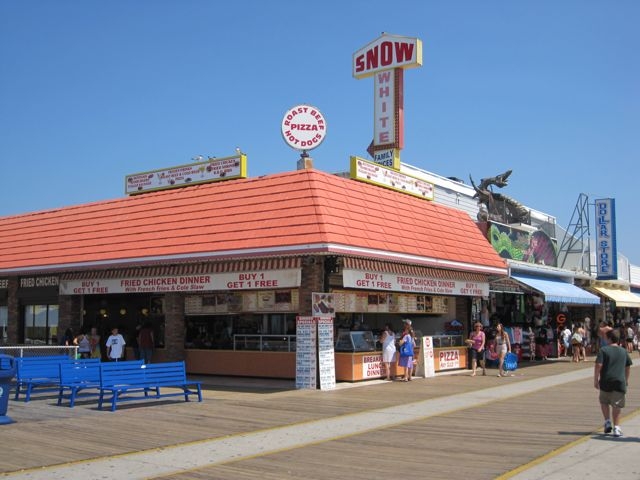 Photo of Snow White's Pizza Storefront